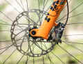 The powerful XT brake system with large 220 mm discs at the front is top of the range.