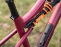 The slider technology saves weight, enables extremely linear response behaviour and isolates the damper from lateral forces.