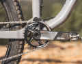 If you are tempted to take the Merida Ninety-Six into rough terrain, at least you don't have to worry about the chain. Thanks to the minimalist guide, it stays on the chainring even on rough terrain.