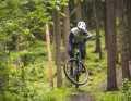 With balanced handling, the Trek Rail 7 invites you to play around on the trail.