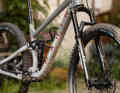 Die Marzocchi-Rockshox-Kombi vermittelt trotz kürzestem Federweg als Einzige im Test die Fahrwerksqualität eines hochwertigen Fullys.