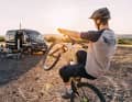 Meist on the Road: Jasper Jauch feilt an seinen Wheelie-Künsten.