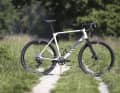 Le Canyon Grizl CF8 w/Rift coûte 3499 euros et aborde certaines choses de manière fondamentalement différente des autres vélos de gravel.