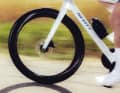 Der schicke Campa-Laufradsatz bietet die Freiheit, die Fahrt auch beim Wechsel auf loses, unbefestigtes Terrain fortzusetzen. | Foto Campagnolo