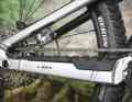 The chainstay protector effectively absorbs impacts.