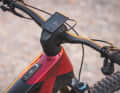 A seamlessly integrated Bosch Kiox display sits on the in-house stem. This means you have all the relevant riding data at a glance.  However, the prominent giant display is not really stylish and elegant.