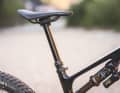 The super-short seat tube, paired with the long 200-millimetre seatpost, allows plenty of room to move - perfect for steep terrain!