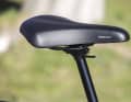 The length of the sprung seat post can be easily adjusted using the lever. This means that tall and short riders can use the bike at the same time.