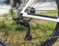 Sur le Grail CF 7, Canyon a monté le groupe mécanique Shimano GRX RX820 dans une configuration 2x12.