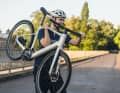 Weighing in at 14.9 kilos, the bike is easy to carry on your shoulder. The bend in the top tube, similar to that on a cyclocross bike, helps with this.