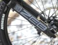 The affordable Rockshox ZEB Base can't keep up with current top forks. However, compared to other forks on E-MTBs in this price range, it can handle tough use really well.