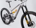 The Liquid Metal paint finish on the MX model is also very elegant. However, Black Magic is also available here.