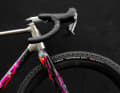 The Curve CarboKev defines itself as a modern gravel racer with a sporty, low front end and plenty of tyre clearance.