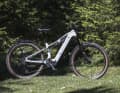 The Numinis R2000 EQ combines mountain bike geometry and studded tyres with practical equipment for everyday use.