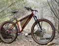 Das Chumba Slackr ist für raue Trails gemacht, soll sich aber den Fahrspaß eines Hardtails erhalten.