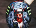 Auch der Helm in der passenden Lackierung: I’ll be Back. Seit kurzem wird Kaudela von Monster Energy gesponsort.