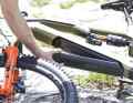The 400 watt-hour battery can be easily folded forwards out of the down tube.