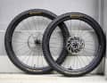 Die Hunt Enduro V3 mussten sich bei uns im Dauertest beweisen.