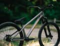 The Americans are now using aluminium instead of steel for the frame. A standard version and a version with a longer reach are available