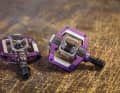 Low weight and the typical "whisk" binding characterise the Mallet Trail from Crankbrothers.