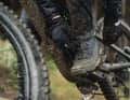 Nature could really do with some rain. Cyclists, on the other hand, aren’t so keen on rainy weather. With the new Mallet Trail Speed Lace Seal, Crankbrothers aims to keep your feet dry and your spirits high, even in miserable conditions.