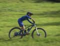 Just as adults benefit from 29-inch wheels, children can also benefit from 26- or 27.5-inch wheels. But be careful: Wheels that are too big and, above all, an unsuitable frame geometry make handling bulky and tend to reduce the feeling of safety.
