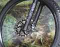 Magura's MT7 brakes are reliable - if they are in perfect condition. Unfortunately, this was not the case on our test bike, the pressure point fluctuated massively. This is a problem that occurs disproportionately often with the Magura stoppers on various test bikes.