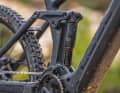 Ohne Ausgleichsbehälter fehlen dem Deluxe etwas die Nehmerqualitäten. Dafür spricht der Rockshox-Dämpfer feinfühlig an.
