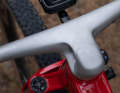 Particularly special: the integrated handlebars are sintered from aluminium instead of titanium.