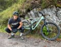 Stumpy and test editor Dimitri Lehner are over the moon: the two of them have just ridden one of their favourite trails. Check out the cool colour: gloss pistachio.