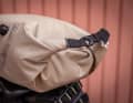 Die Satteltasche mit Rollverschluss fasst maximal 15 Liter und besteht aus robustem, wasserdichten Material