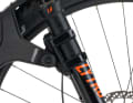 The front mudguard is mounted directly on the (suspension) fork.