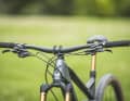 Canyon, Scott and Cube install handlebars with a width of only 760 millimetres. All of our test riders would have preferred wider bars for a little more riding stability. What's more, if 780 or 800 millimetres are still too wide, you can always shorten them.