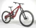 In Sram GX AXS trim, the Trek Slash weighs 17.3 kilos and costs 5499 euros.