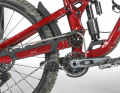 The Highpivot rear triangle has an additional chain tensioner behind the chainring in addition to the top idler pulley.