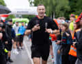 Fit as a 20-year-old: Kai Pflaume (57) at Challenge Roth 2024. Running and cycling - the TV presenter is always up for it. | Photo Getty Images