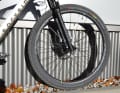 Decathlon relies on Mavic Crossmax wheels: 1,760 g per pair.