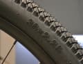 2.25 inch wide tyres are already considered narrow in cross-country sport. On a 36-inch bike, however, they look more like chunky road bike tyres, i.e. for gravel bikers.