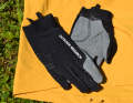 Die Handschuhe sind robust, zeitlos, aber für den Sommer recht warm.