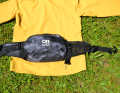 Das Outdoor Research Hip Bag Freewheel 5L bringt die grauen Wolken auf die sonnige Jacke.