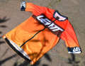 That looks like summer! And it feels just as summery: the Jersey MTB Endurance 6.0 from Leatt.