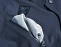 SQlab has once again incorporated the mobile phone pocket with silver threads into the short MTB trousers. This shields mobile phone radiation quite strongly.