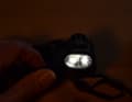 Deux petites LED avec beaucoup de puissance. La tête de la lampe devient également assez chaude à température ambiante.