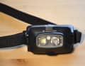 La lampe frontale Ledlenser HF4R Core est petite, robuste et super légère : 72 grammes.