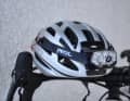 Lorsque cela fonctionne, la lampe Petzl est une lampe de casque légère et assez solidement montée.
