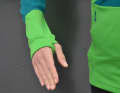 Hot! Thumb loops always keep your hands warm - but unfortunately they are too thick on the handlebars and press into the palm.