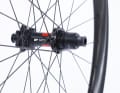The THREE ZERO EN comes with DT Swiss 240 EXP hubs and DT Swiss Aerolite straight-pull spokes.