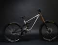 The Vampire Ripperatti features a titanium main frame and an aluminium rear triangle.