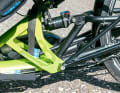 The central shock absorber under the seat easily irons out urban obstacles.