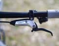 Maximal cleane Optik: Die neuen Stealth-Hebel, die Sram zusammen mit dem Transmission-Antrieb präsentiert, gibt es in Kombination mit dem Code-Sattel oder mit dem ebenfalls neuen Level-Sattel mit vier Kolben.